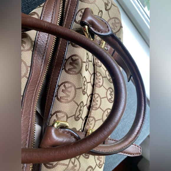 Gorgeous Michael Kors bag - Picture 7 of 9